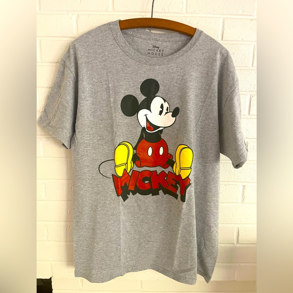 Official Disney Mickey Mouse T Shirt. Size Large. EUC. 90%cotton/10% polyester